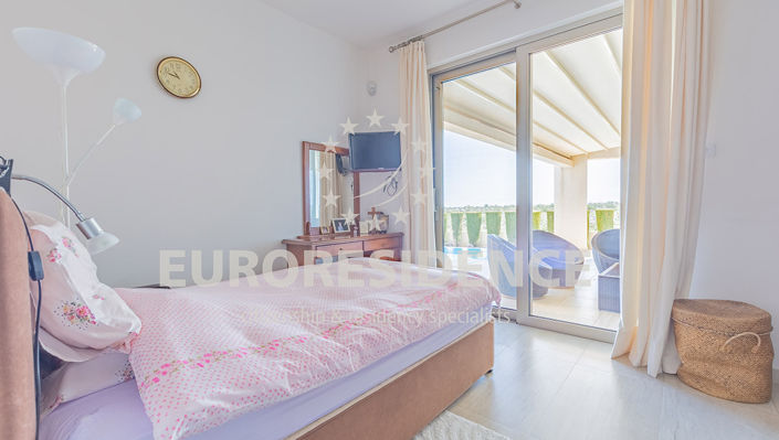 Image No.9-Propriété de 7 chambres à vendre à Liopetri