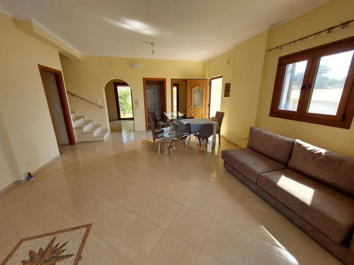 Image No.18-3 Bed House for sale