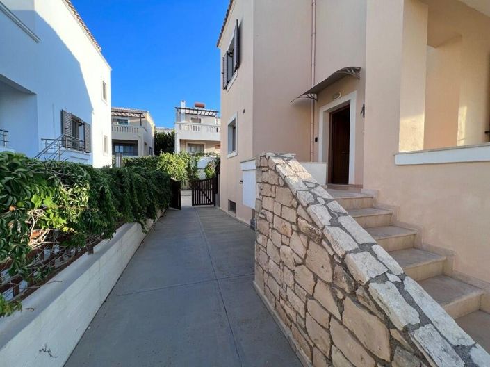 Image No.13-2 Bed House for sale