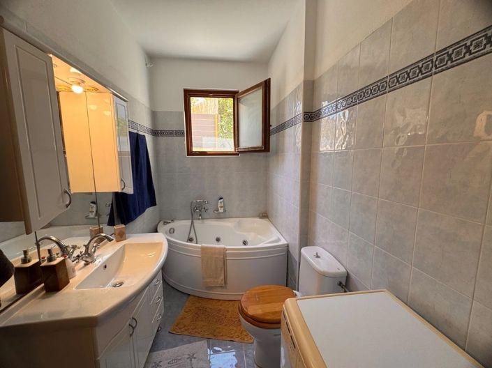 Image No.21-3 Bed House for sale
