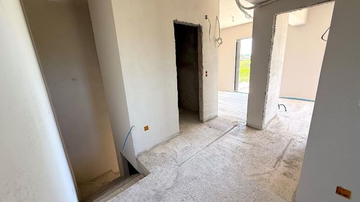 Image No.10-2 Bed House for sale