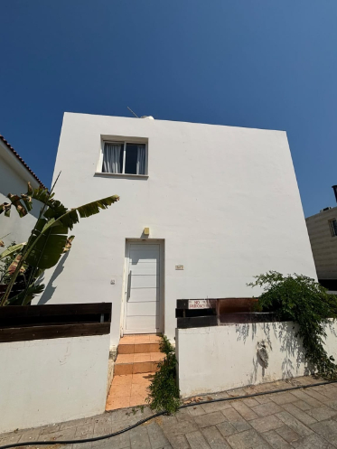 Image No.12-3 Bed Property for sale