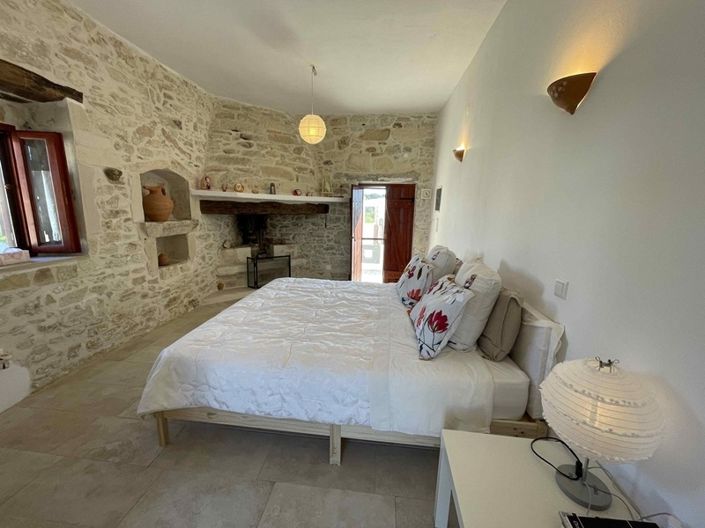 Image No.10-6 Bed House for sale