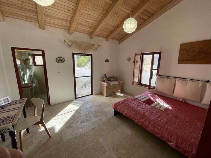 Image No.12-6 Bed House for sale