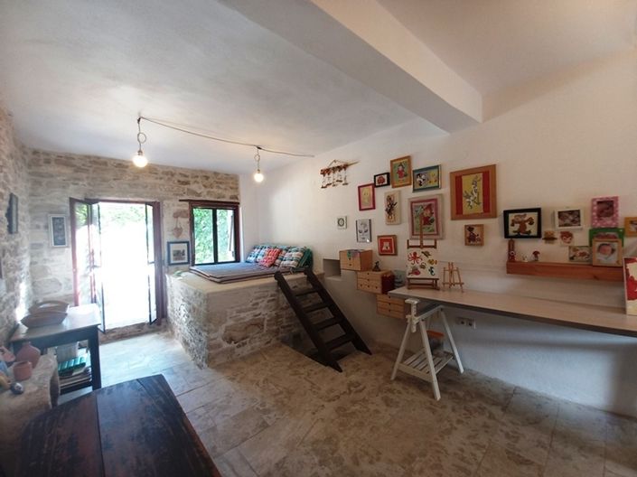 Image No.14-6 Bed House for sale