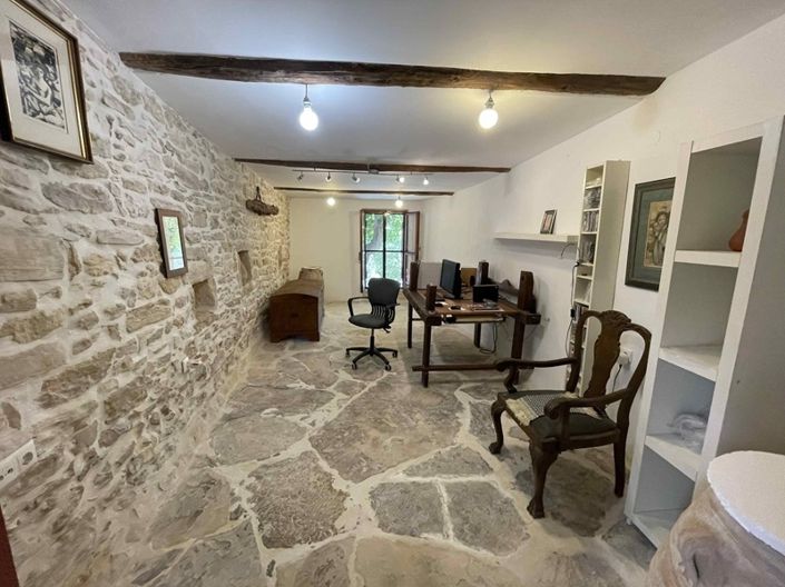 Image No.17-6 Bed House for sale