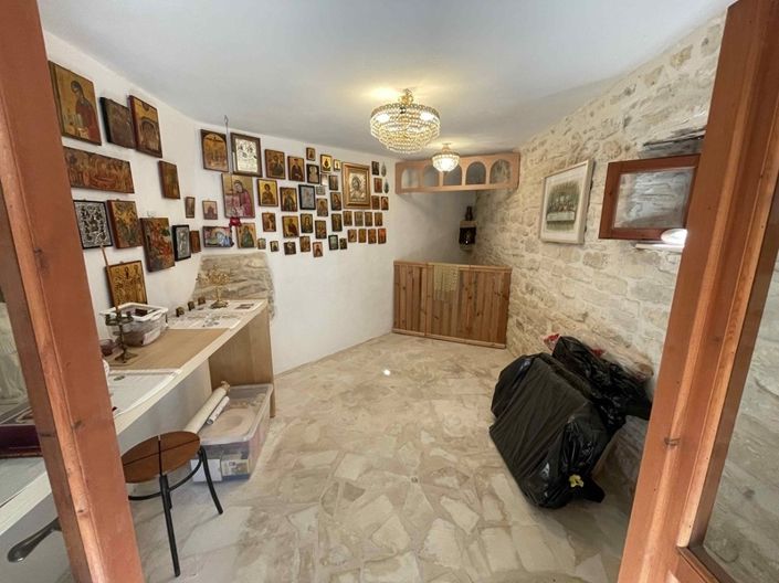 Image No.18-6 Bed House for sale