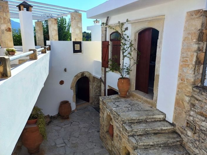 Image No.2-6 Bed House for sale