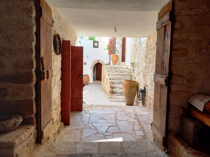 Image No.23-6 Bed House for sale
