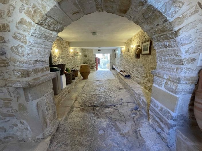 Image No.24-6 Bed House for sale