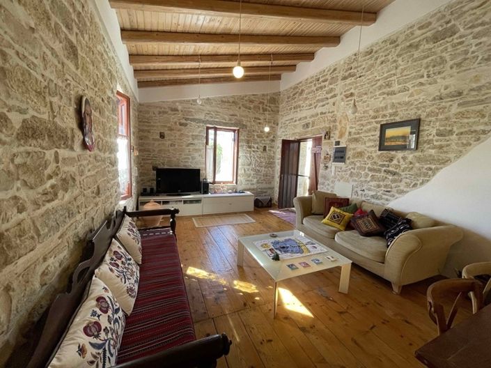 Image No.5-6 Bed House for sale