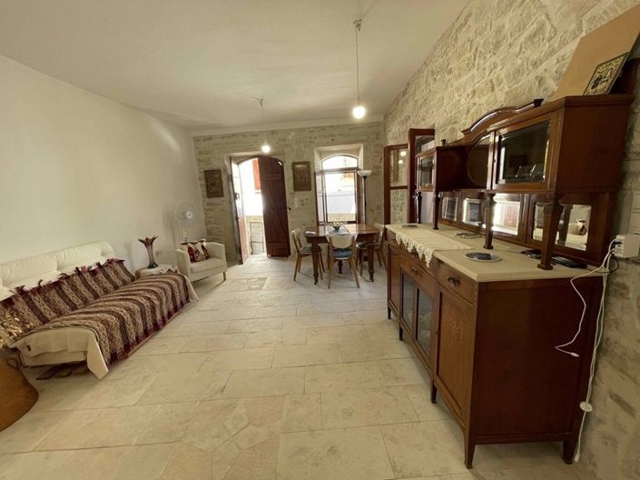 Image No.7-6 Bed House for sale