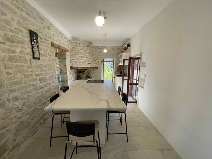 Image No.9-6 Bed House for sale