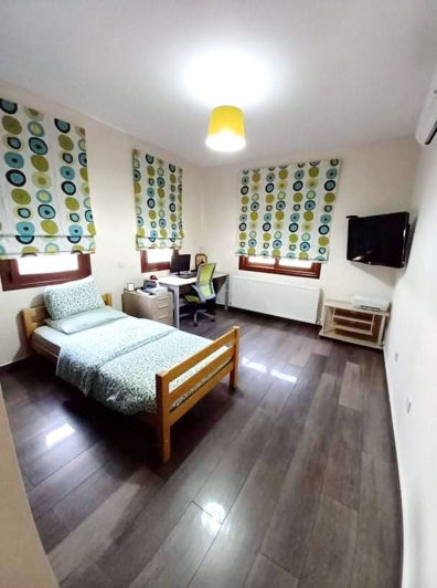 Image No.12-4 Bed Property for sale