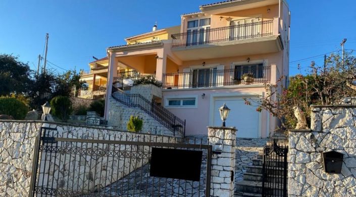 Image No.2-Maison de 4 chambres à vendre à Argostoli