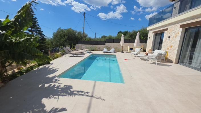 Image No.2-2 Bed Property for sale