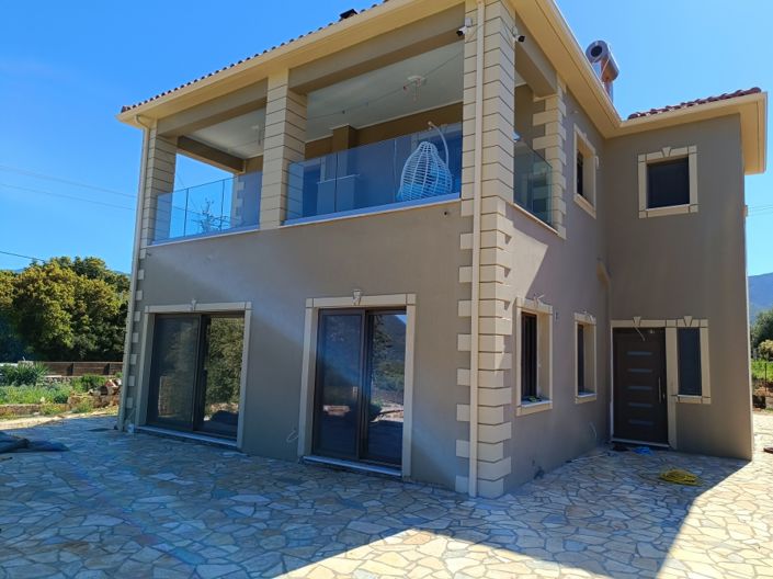 Image No.14-3 Bed Property for sale
