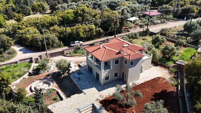 Image No.8-3 Bed Property for sale