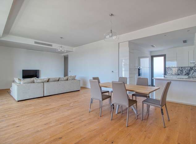 Image No.15-4 Bed Property for sale