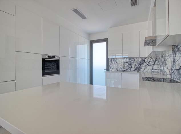 Image No.16-4 Bed Property for sale