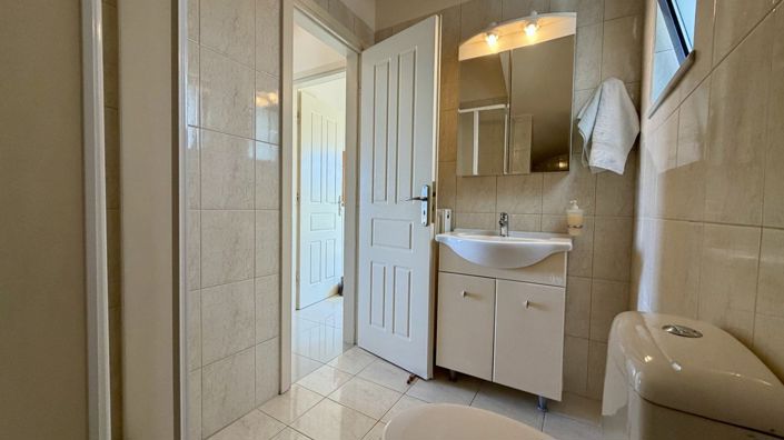 Image No.15-3 Bed House for sale