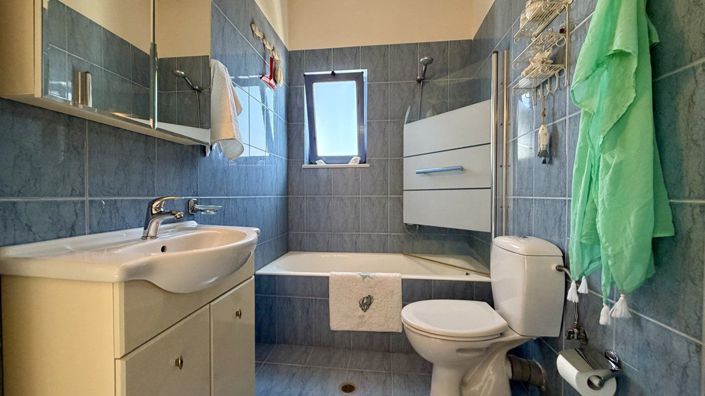 Image No.17-3 Bed House for sale
