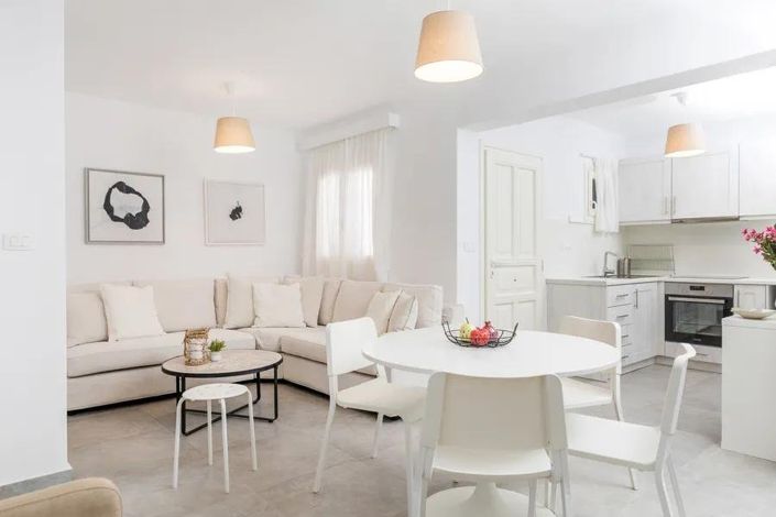 Image No.8-4 Bed House for sale