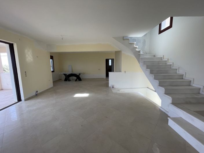 Image No.4-4 Bed Property for sale