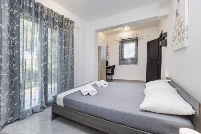 Image No.6-4 Bed House for sale
