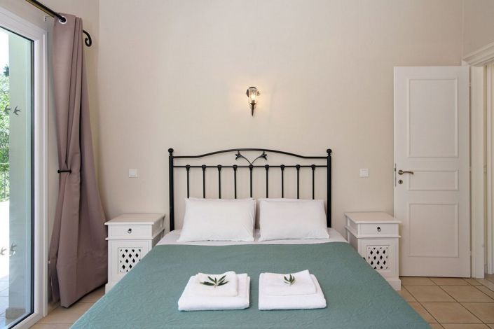 Image No.10-3 Bed House for sale