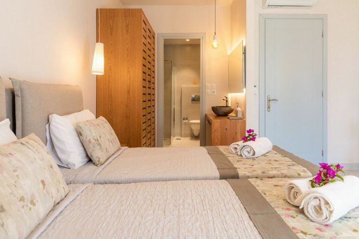 Image No.8-2 Bed House for sale