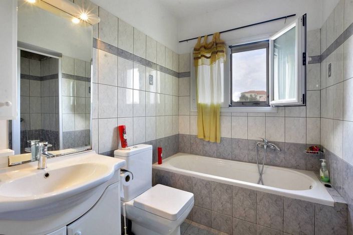 Image No.10-7 Bed House for sale