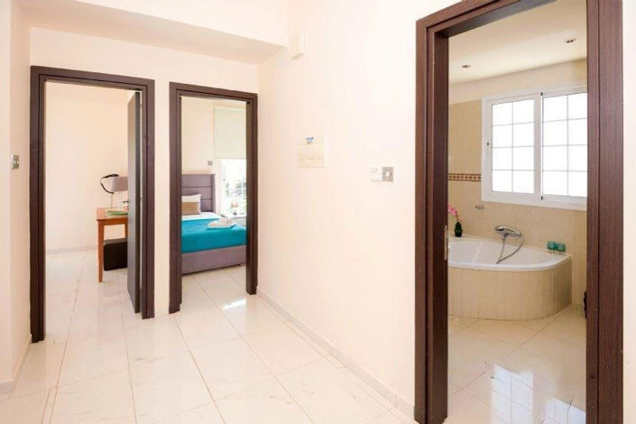 Image No.11-4 Bed Property for sale
