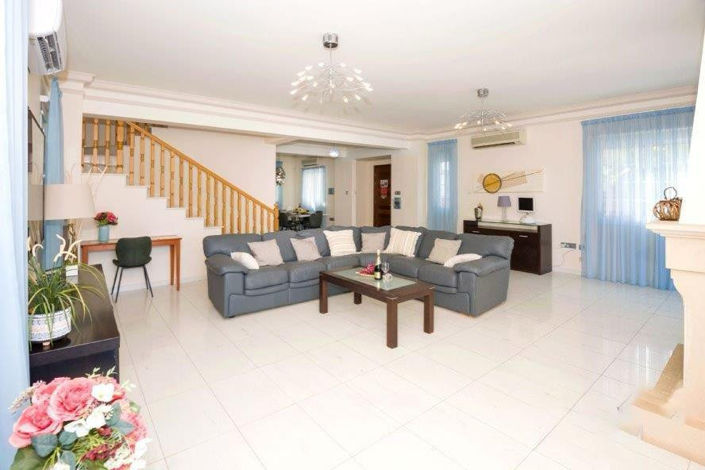 Image No.12-4 Bed Property for sale