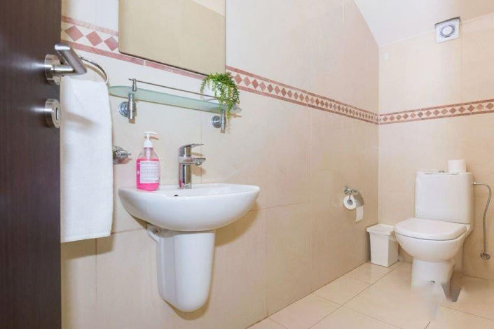Image No.17-4 Bed Property for sale