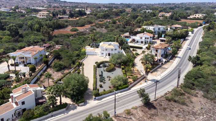 Image No.4-4 Bed Property for sale