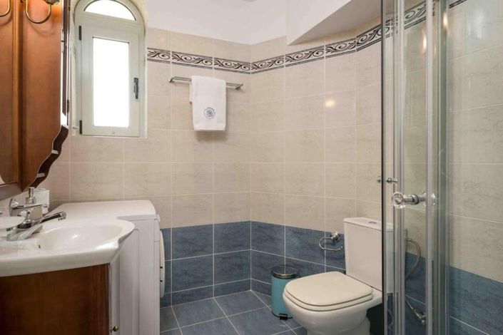 Image No.17-3 Bed House for sale