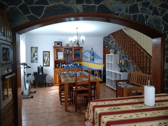 Image No.1-4 Bed Villa for sale