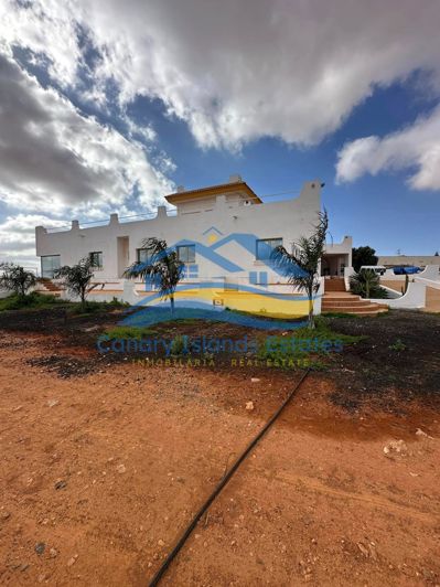 Image No.2-Villa de 5 chambres à vendre à Antigua