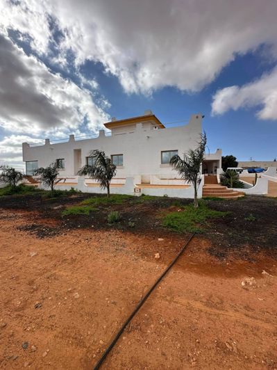 Image No.2-5 Bed Villa for sale