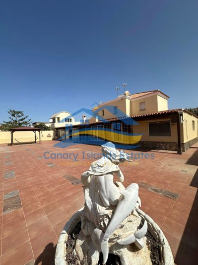 Image No.2-Villa de 5 chambres à vendre à Puerto Del Rosario