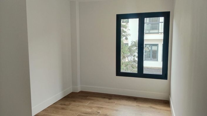Image No.12-3 Bed Property for sale