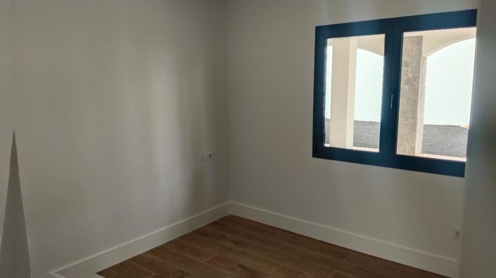 Image No.15-3 Bed Property for sale