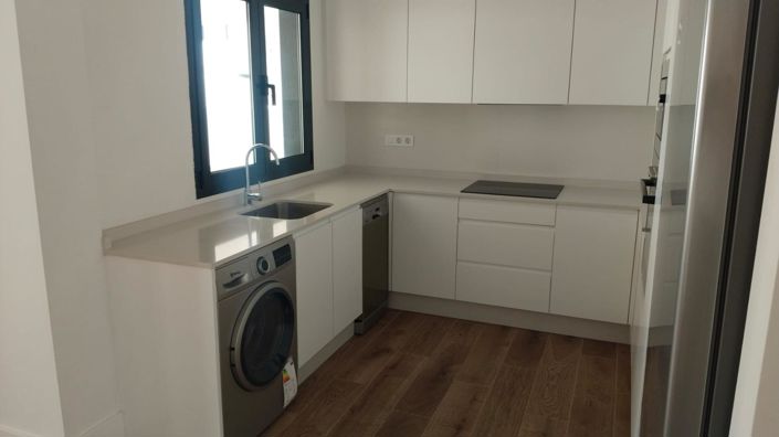 Image No.10-2 Bed Property for sale