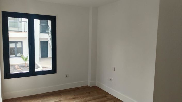 Image No.11-2 Bed Property for sale