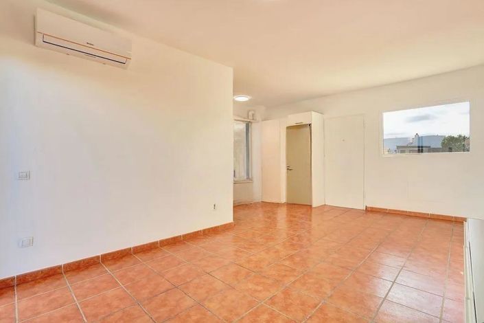 Image No.14-2 Bed Property for sale