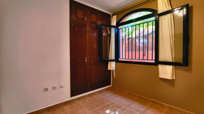 Image No.20-2 Bed Property for sale