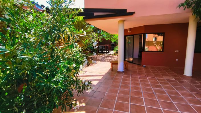 Image No.25-2 Bed Property for sale