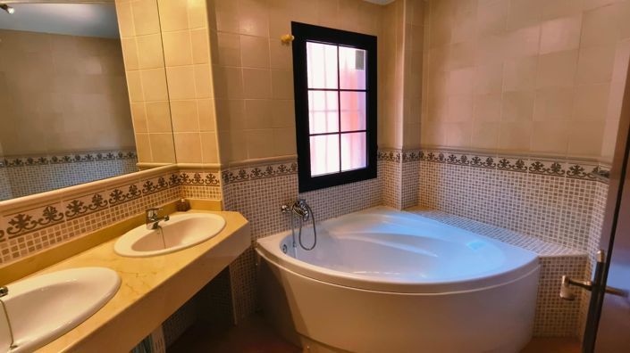 Image No.9-2 Bed Property for sale