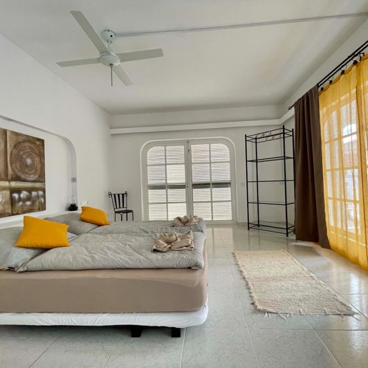Image No.18-8 Bed Villa for sale